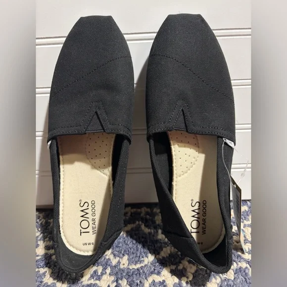 Toms NWT- Black/ Black Canvas Slip-On Flats - Picture 1 of 4